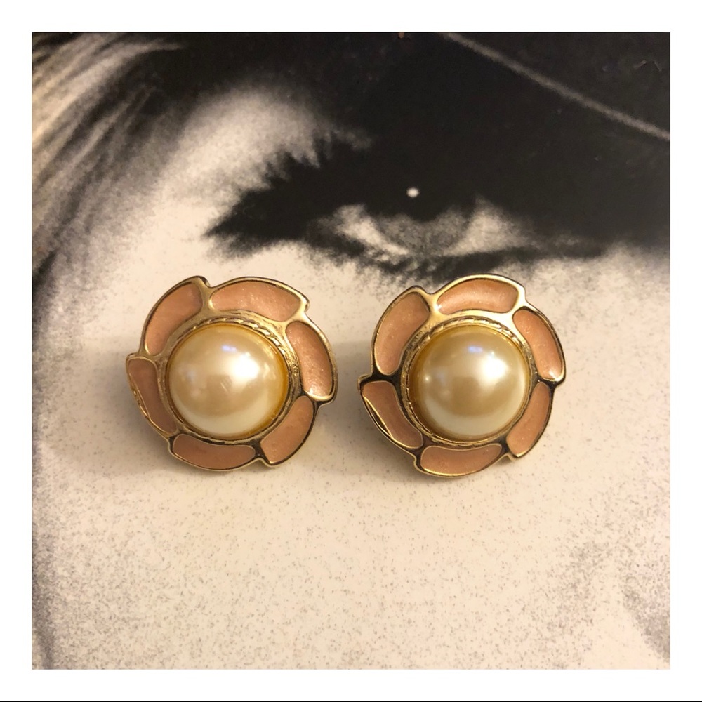 1950’s Vintage Large Floral Pearl Clip On Earrings, Pink Enamel, Gold, Pearl